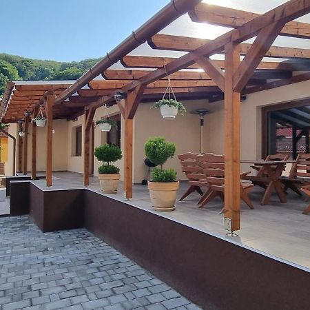 Hos Vendeghaz Miskolc -Oenallo Vendeghaz, Mely Csak Az Oenoeke Exterior foto