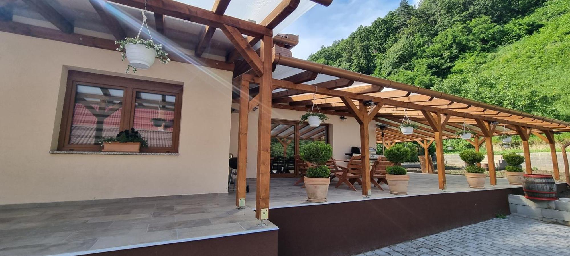 Hos Vendeghaz Miskolc -Oenallo Vendeghaz, Mely Csak Az Oenoeke Exterior foto